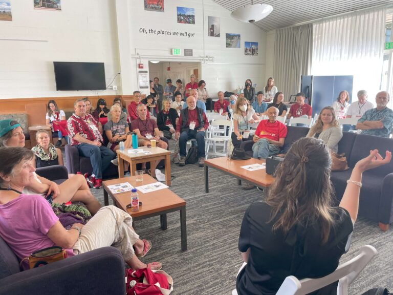 A bunch of alumni gathered around discussing climate action strategy